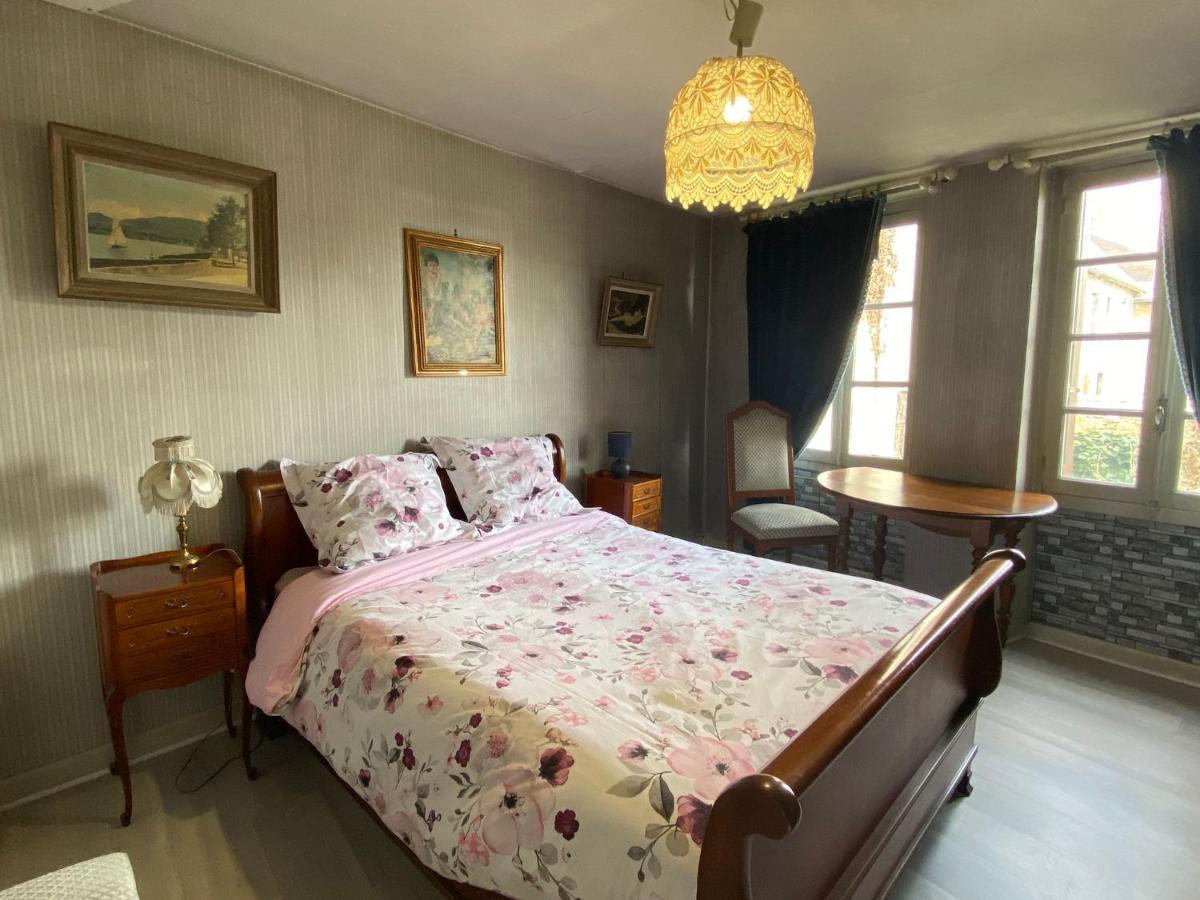 אוסל Chambre Calme Au Coeur D'Ussel מראה חיצוני תמונה