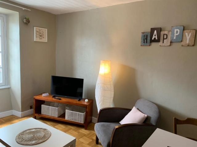אוסל Chambre Calme Au Coeur D'Ussel מראה חיצוני תמונה